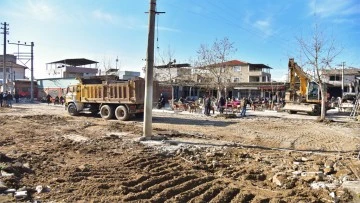Acarlar&rsquo;da yeni meydan ve yol &ccedil;alışmaları hız kazandı