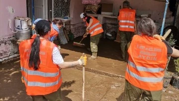 AFAD G&ouml;n&uuml;ll&uuml;leri, selin yaraları sarılıyor