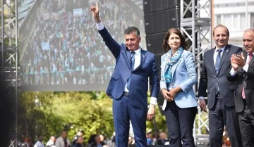 AHMET ERT&Uuml;RK MİTİNGE KATILANLARI COŞTURDU