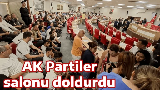 AK Partiler salonu doldurdu