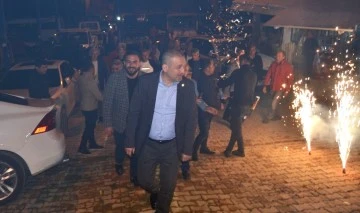 AK PARTİLİ ABAK NAZİLLİ'DE MEŞALELER İLE KARŞILANDI