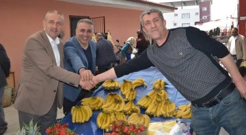 AK Partili Abak pazara &ccedil;ıktı