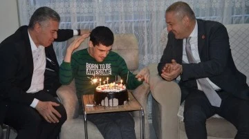 AK Partili Abak&rsquo;tan s&uuml;rpriz doğum g&uuml;n&uuml;