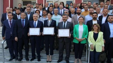 AK Partili vekiller mazbatalarına kavuştu