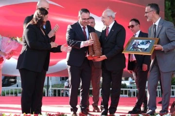 AKKENTLİ KILI&Ccedil;DAROĞLU'NA S&Ouml;KE K&Ouml;R&Uuml;KL&Uuml; &Ccedil;İZMESİ HEDİYE ETTİ