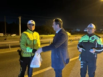 AKKENTLİ YENİ YILI EMNİYET G&Uuml;&Ccedil;LERİNİN KONTROL NOKTASINDA KARŞILADI