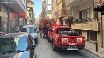 Alevlerden yalınayak ka&ccedil;arak kurtuldu 