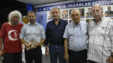 Altınkum Yazarlar Festivali usta kalemleri ağırlamaya devam ediyor