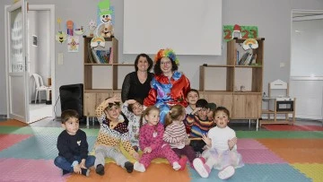 Anne Baba &Ccedil;ocuk Eğitim Merkezi&rsquo;nde miniklere palya&ccedil;o s&uuml;rprizi