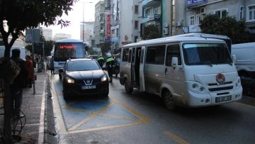 Arıza yapan minib&uuml;s&uuml; yol ortasında bırakıp mahkemeye yetişti