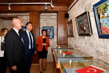 Atat&uuml;rk r&ouml;lyefleri İbramaki Sanat Galerisi&rsquo;nde