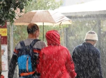 Aydın'a g&ouml;k g&uuml;r&uuml;lt&uuml;l&uuml; kuvvetli sağanak yağış uyarısı