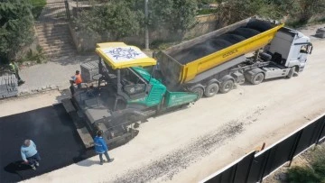 Aydın B&uuml;y&uuml;kşehir Belediyesi Kuşadası'nda yol yapım &ccedil;alışmalarına devam ediyor