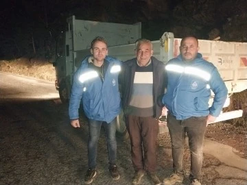 Aydın B&uuml;y&uuml;kşehir Belediyesi'nden gece yarısı tuzlama &ccedil;alışması