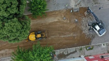 Aydın B&uuml;y&uuml;kşehir Belediyesi Şerbetci Caddesi'nde sıcak asfalt &ccedil;alışmalarına başladı