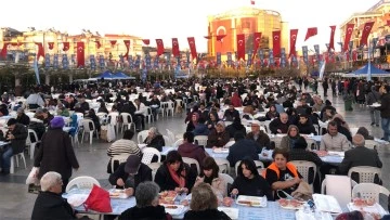 Aydın B&uuml;y&uuml;kşehir, vatandaşları iftar sofralarında buluşturuyor
