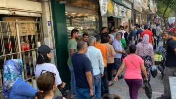 Aydın&rsquo;da bayram manzarası değişmedi tatlıcılarda kuyruk oluştu