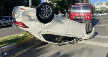 Aydın'da iki otomobil &ccedil;arpıştı: 2 yaralı