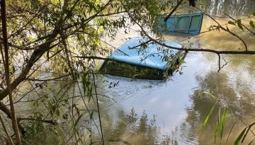 Aydın'da otomobil Menderes Nehri'ne d&uuml;şt&uuml;