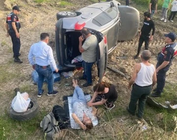 Aydın'da otomobil şarampole u&ccedil;tu: 2 yaralı