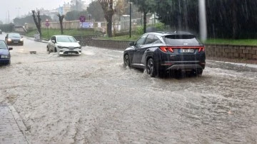 Aydın&rsquo;da sağanak yağış etkili oldu