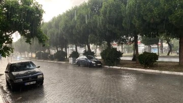 Aydın&rsquo;da sağanak yağış etkili oldu