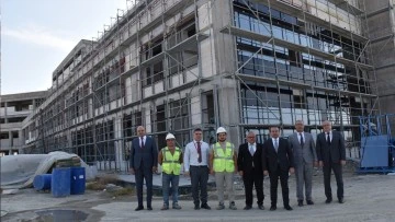 Aydın İl Sağlık M&uuml;d&uuml;r&uuml; Şenkul, &Ccedil;ine Devlet Hastanesi inşaatında incelemelerde bulundu