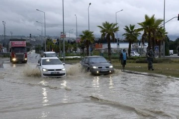 Aydın&rsquo;ın kıyı il&ccedil;elerine sağanak yağış uyarısı