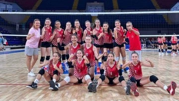 Aydın&rsquo;ın kızları T&uuml;rkiye ikincisi oldu