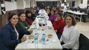 Aydın Lisesi&rsquo;nde depremzede &ouml;ğrenci ve velileri iftarda buluştu