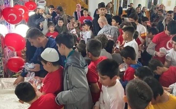 Aydınlı &ccedil;ocuklar camileri dolduruyor
