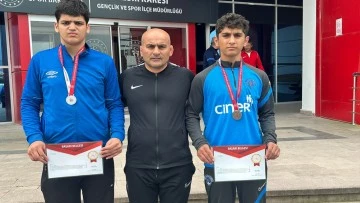 Aydınlı g&uuml;reş&ccedil;iler T&uuml;rkiye şampiyonasından başarıyla d&ouml;nd&uuml;