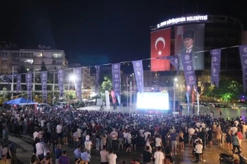 AYDINLILAR TEK Y&Uuml;REK OLUP ŞAMPİYONU DESTEKLEDİ