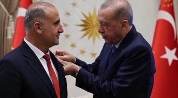 Aytekin Kaya AK Parti rozetini taktı