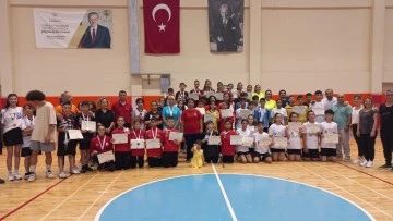 Badminton Analig Ege Grup m&uuml;sabakaları sona erdi