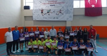Badminton turnuvasında Aydın&rsquo;ı başarıyla temsil ettiler