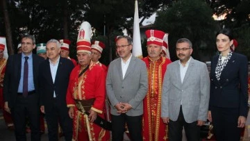 Bakan Kasapoğlu Aydın'da mehteran takımı ile karşılandı