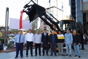 Bakanlıktan Nazilli Belediyesi&rsquo;ne iş makinesi hibe edildi