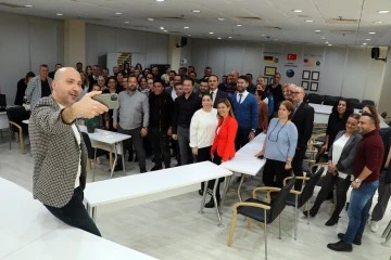 Başkan Arıkan&rsquo;a belediye personelinden s&uuml;rpriz doğum g&uuml;n&uuml;