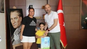Başkan Arıkan, minik Jimnastik&ccedil;i Asel Kumsal&rsquo;ın başarısını unutmadı