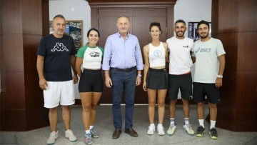 Başkan Atabay başarılı sporcular ile buluştu