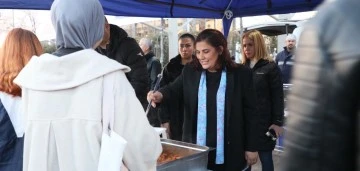 Başkan &Ccedil;er&ccedil;ioğlu, Atat&uuml;rk Kent Meydanı'ndaki iftarda vatandaşlarla buluştu