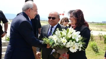 Başkan &Ccedil;er&ccedil;ioğlu'ndan Kemal Kılı&ccedil;daroğlu&rsquo;na havalimanında &ccedil;i&ccedil;ekli karşılama