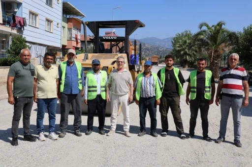 Başkan Dr. Ertuğrul Tetik&rsquo;in g&ouml;revdeki 28 aylık d&ouml;neminde 300 bin metrekare parke taşı d&ouml;şendi, 60 bin metrekare asfalt &ccedil;alışması ger&ccedil;ekleştirildi, belediyeye 30 yeni ara&ccedil; kazandırıldı ve tehlike oluşturan 30 metruk bina yıkı