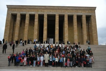 Başkan G&uuml;nel 100 &ccedil;ocukla birlikte Anıtkabir'i ziyaret etti