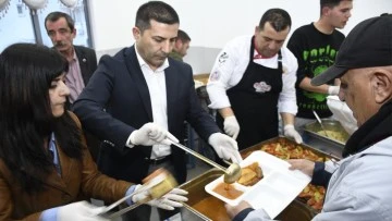 Başkan G&uuml;nel G&uuml;zel&ccedil;amlı Mahallesi sakinleriyle iftar sofrasında bir araya geldi