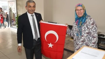Başkan Kaplan&rsquo;dan Ko&ccedil;arlı&rsquo;ya bayrak &ccedil;ağrısı