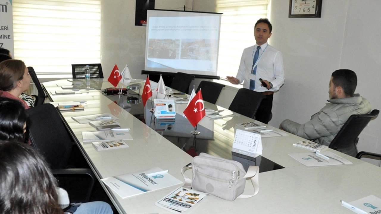 Başkan Kıvrak, kadın kuaf&ouml;rleriyle bir araya geldi