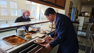 Başkan &Ouml;zcan, &ouml;ğrencilik yıllarına geri d&ouml;nd&uuml;