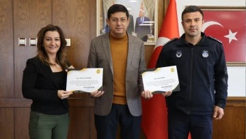 Başkan &Ouml;zcan personellerini &ouml;d&uuml;llendirdi